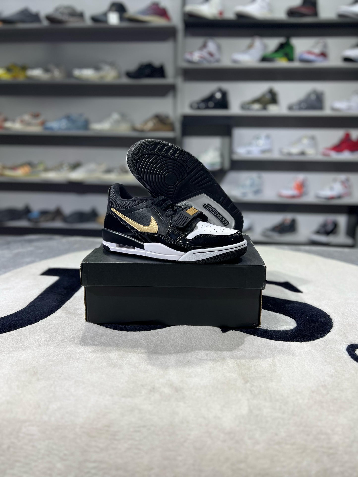 Jordan Legacy 312 Low Black Metallic Gold