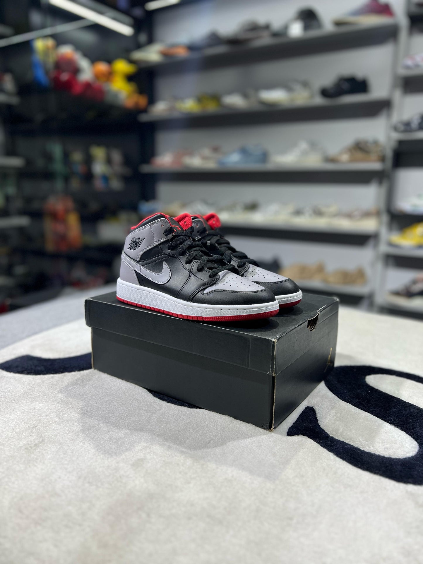 Jordan 1 Mid Bred Shadow