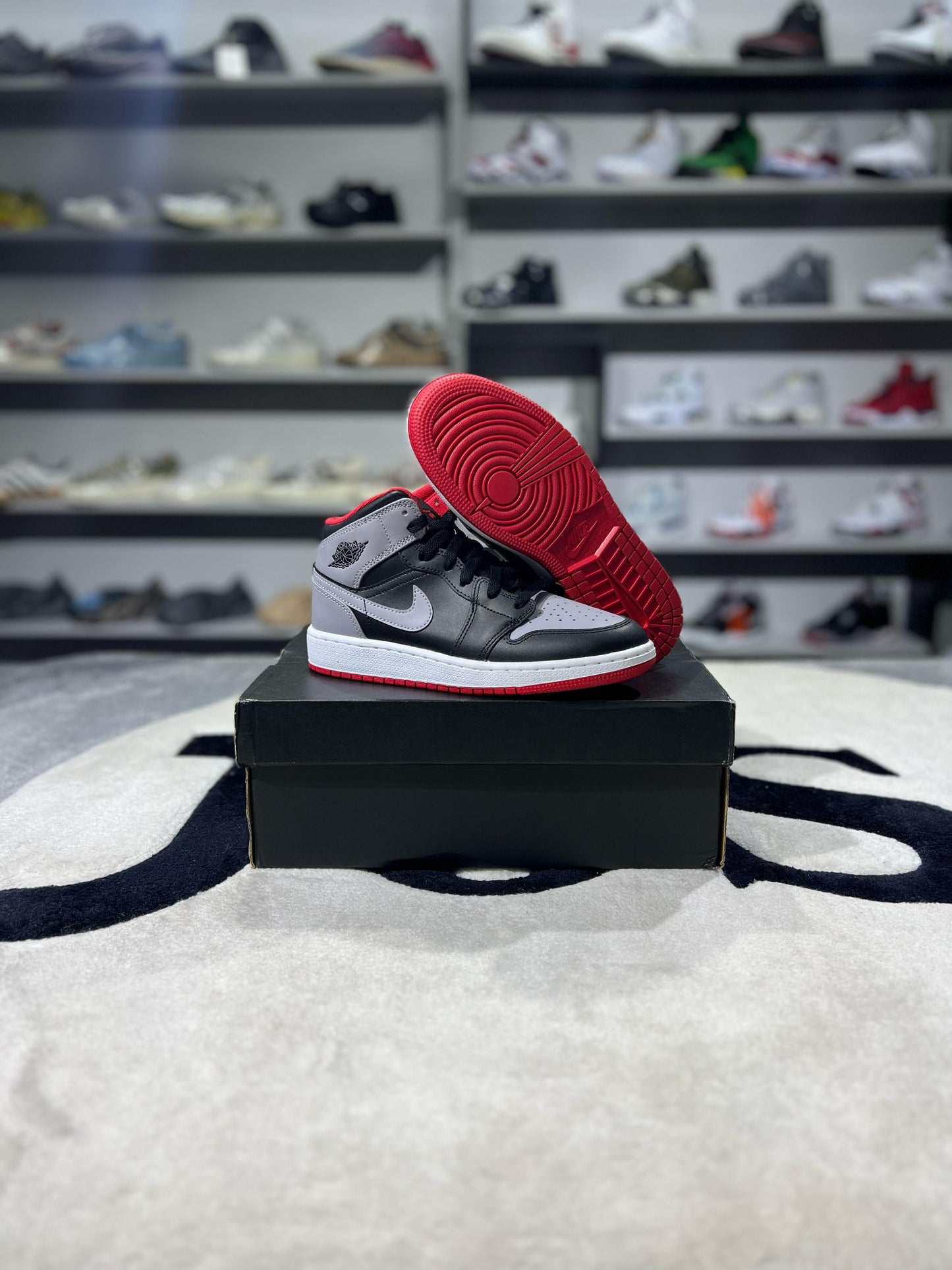Jordan 1 Mid Bred Shadow
