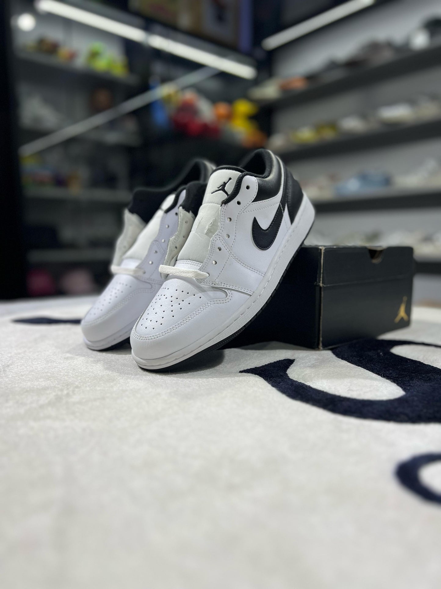 Jordan 1 Low White Black