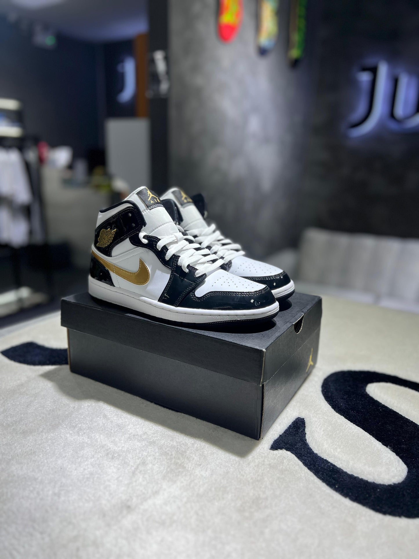 Jordan 1 Mid Patent Black White Gold