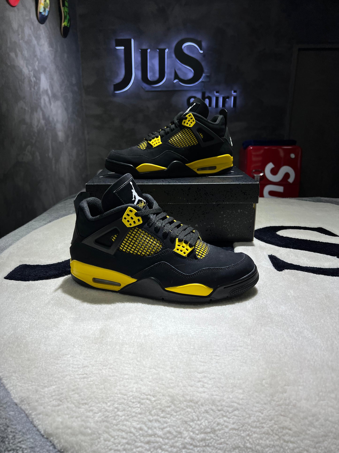 Jordan 4 Retro Thunder Yellow (2023)