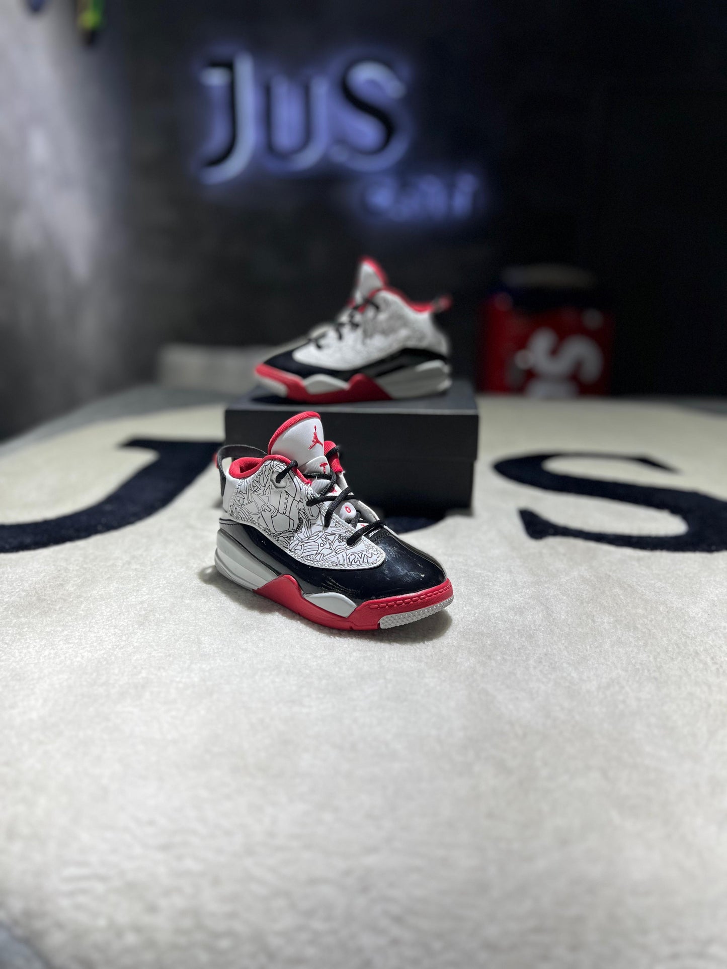Jordan Dub Zero White Black Neutra l Grey True Red (TD)