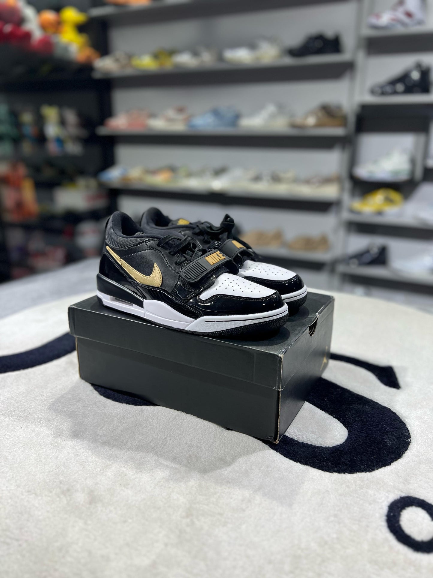 Jordan Legacy 312 Low Black Metallic Gold