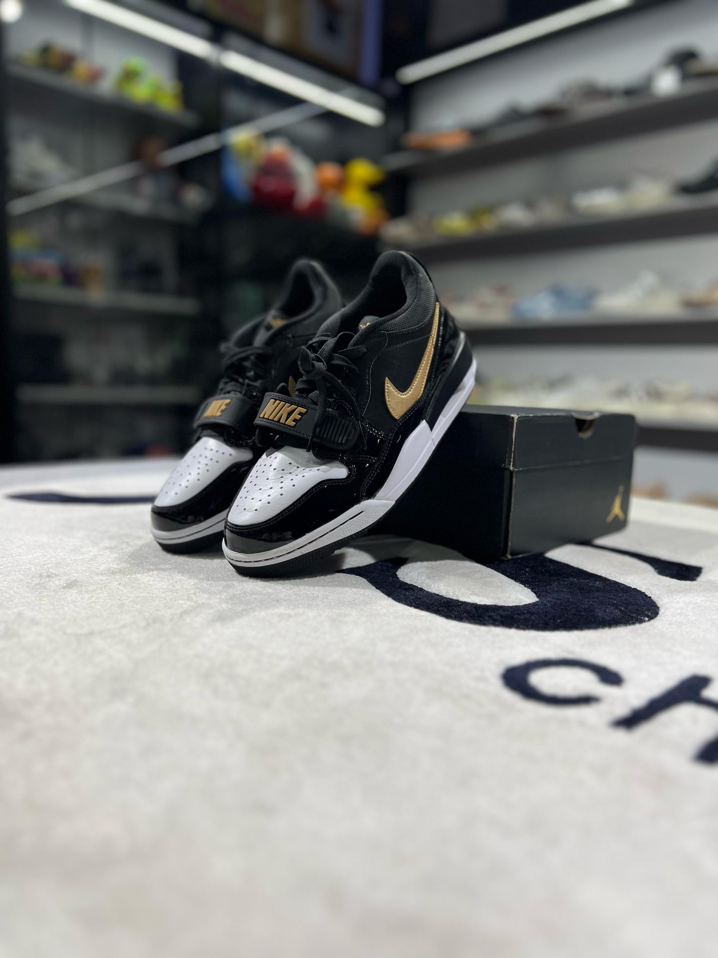 Jordan Legacy 312 Low Black Metallic Gold