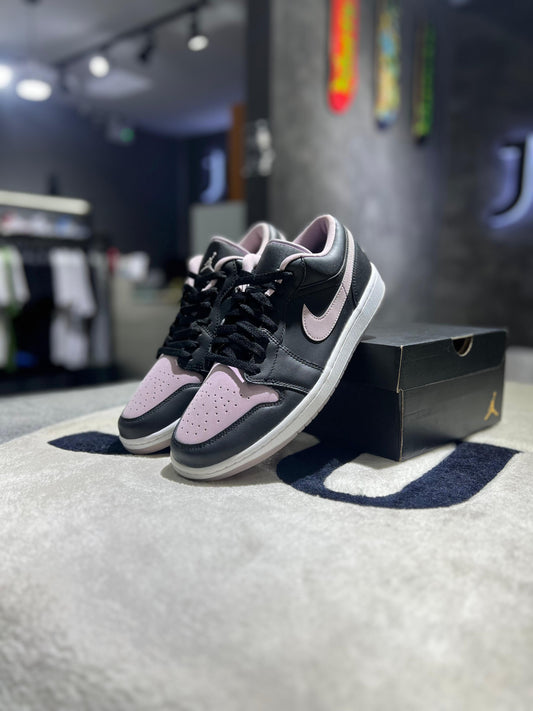 Jordan 1 Low SE Black Iced Lilac
