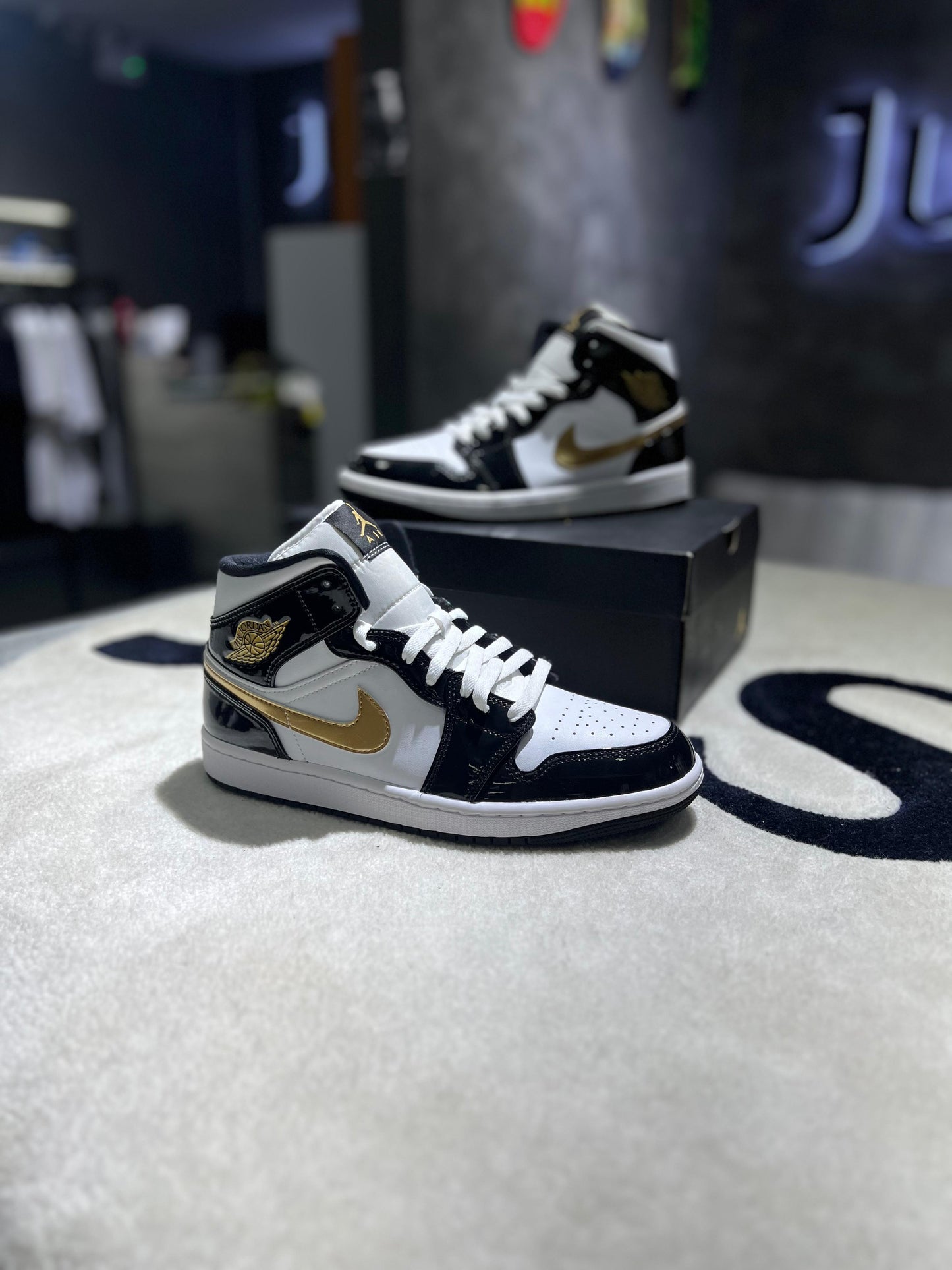 Jordan 1 Mid Patent Black White Gold