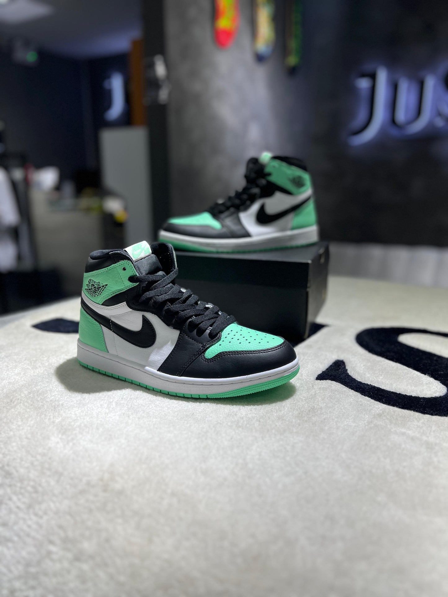 Jordan 1 Retro High OG Green Glow