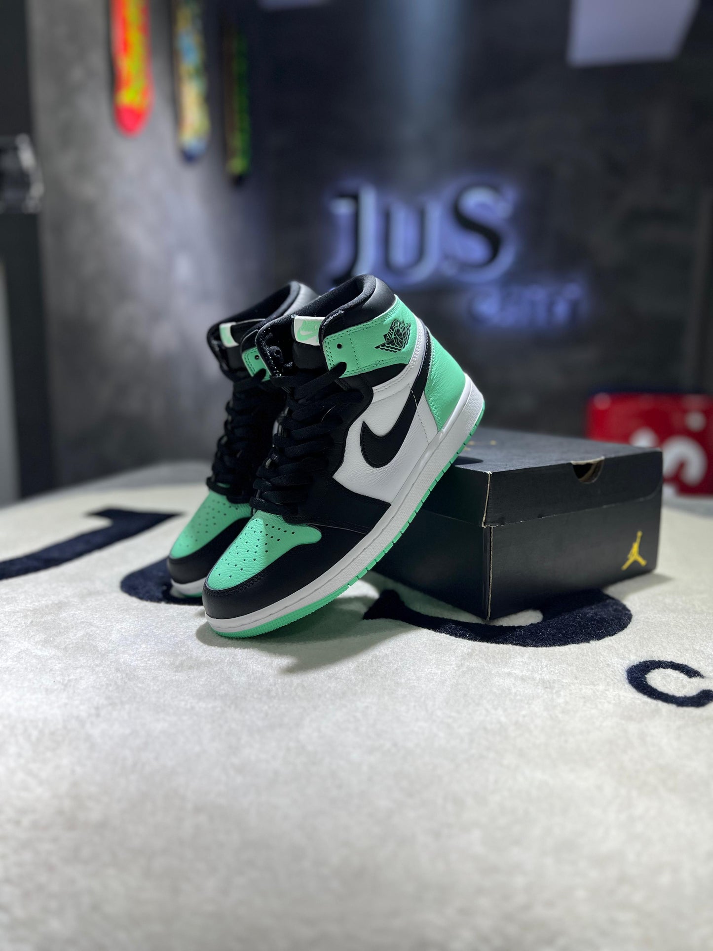 Jordan 1 Retro High OG Green Glow