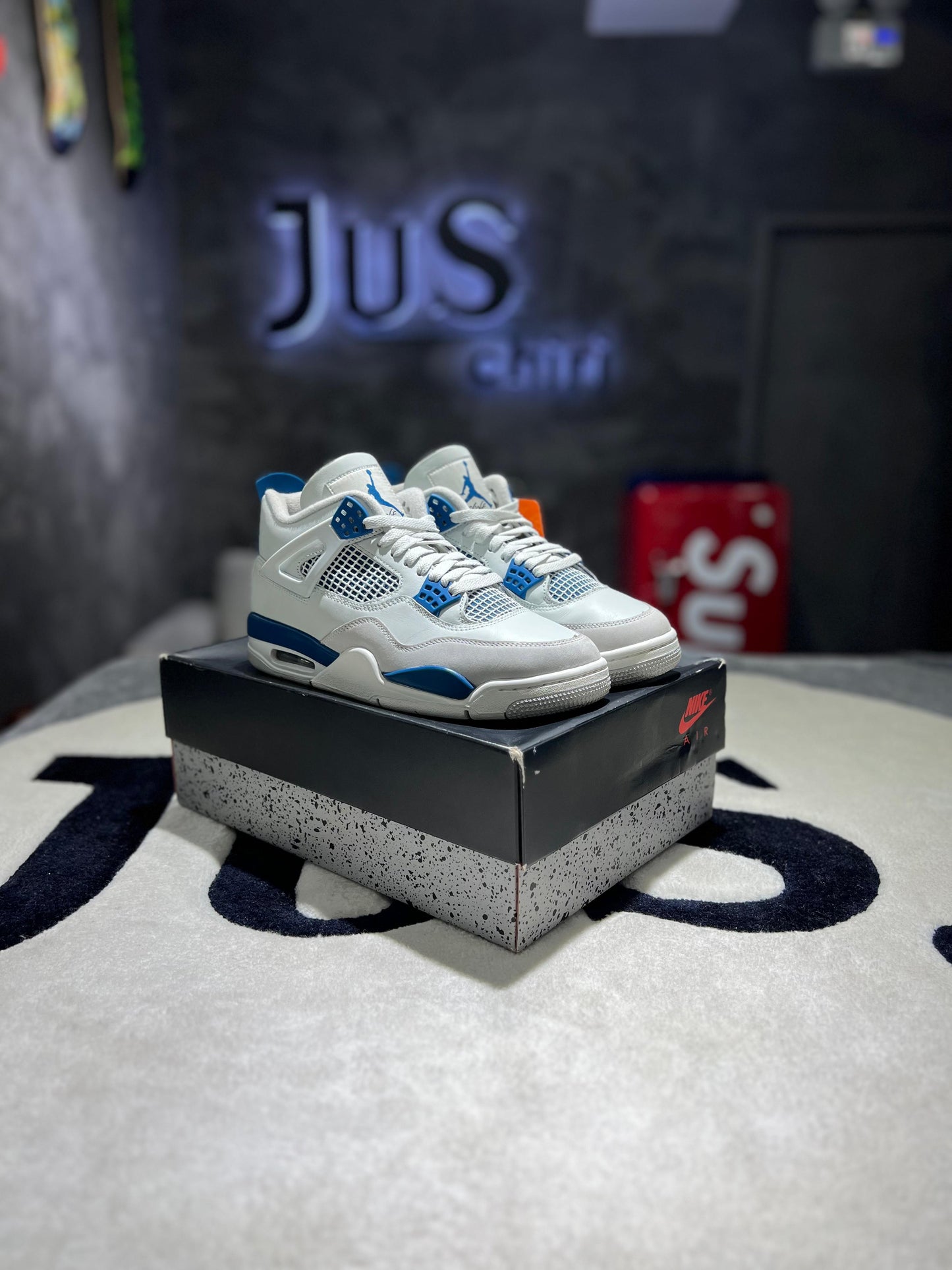 Jordan 4 Retro Military Blue (2024)