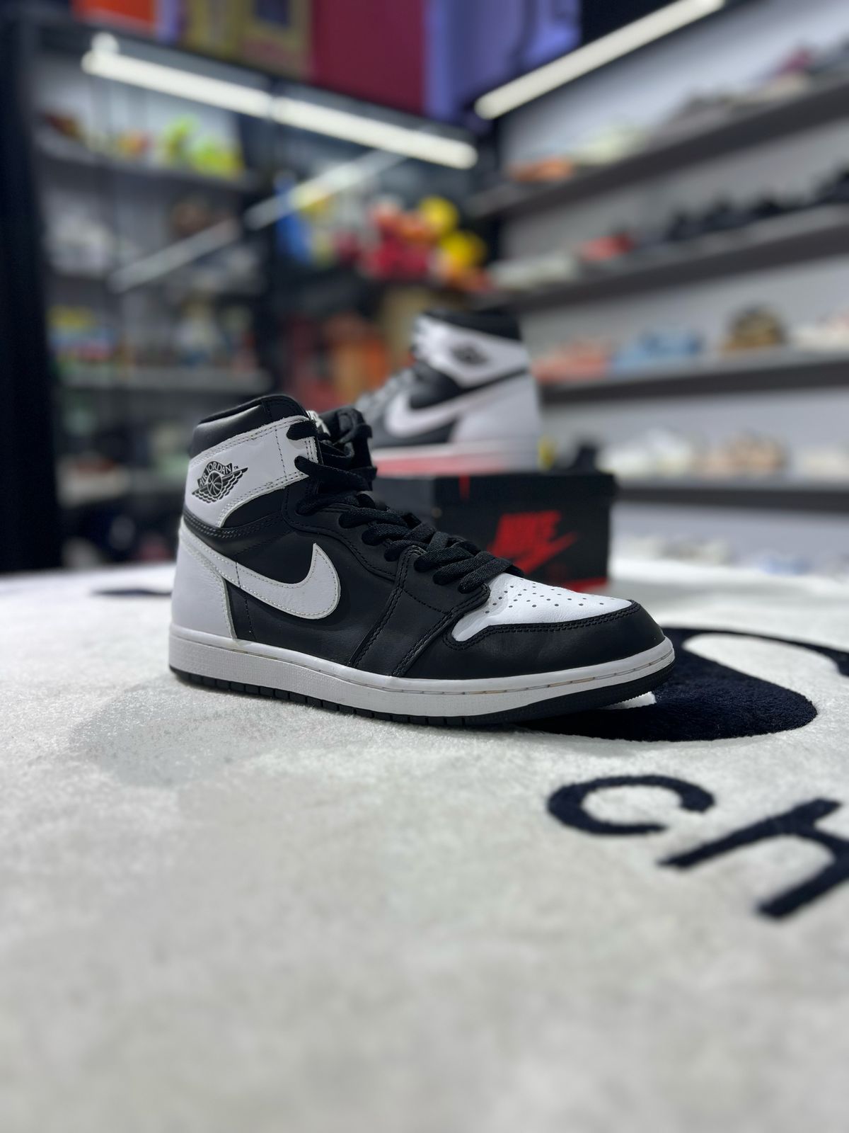 Jordan 1 Retro High OG Black White