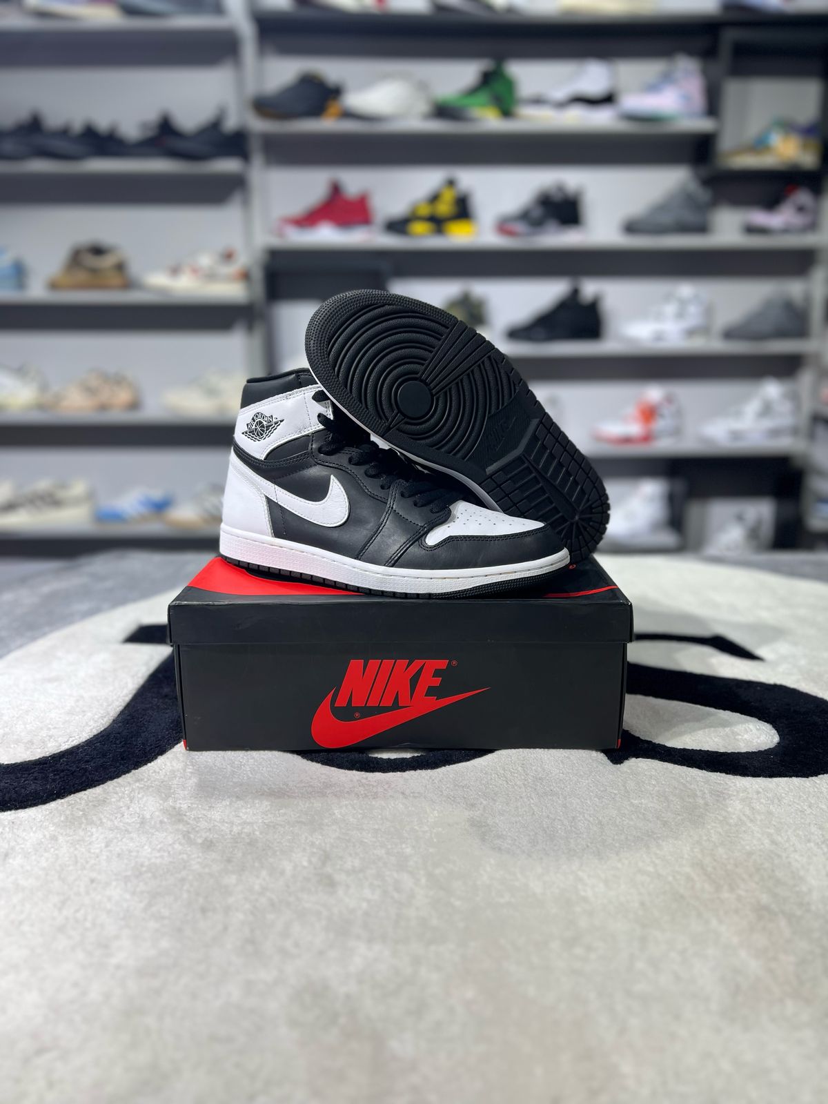Jordan 1 Retro High OG Black White