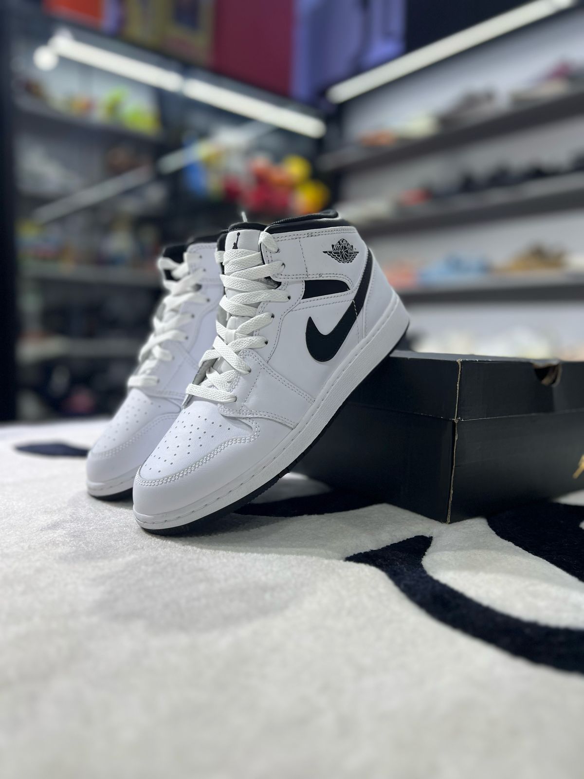 Jordan 1 Mid Reverse Panda