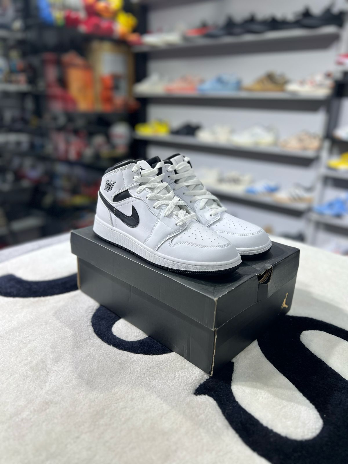 Jordan 1 Mid Reverse Panda