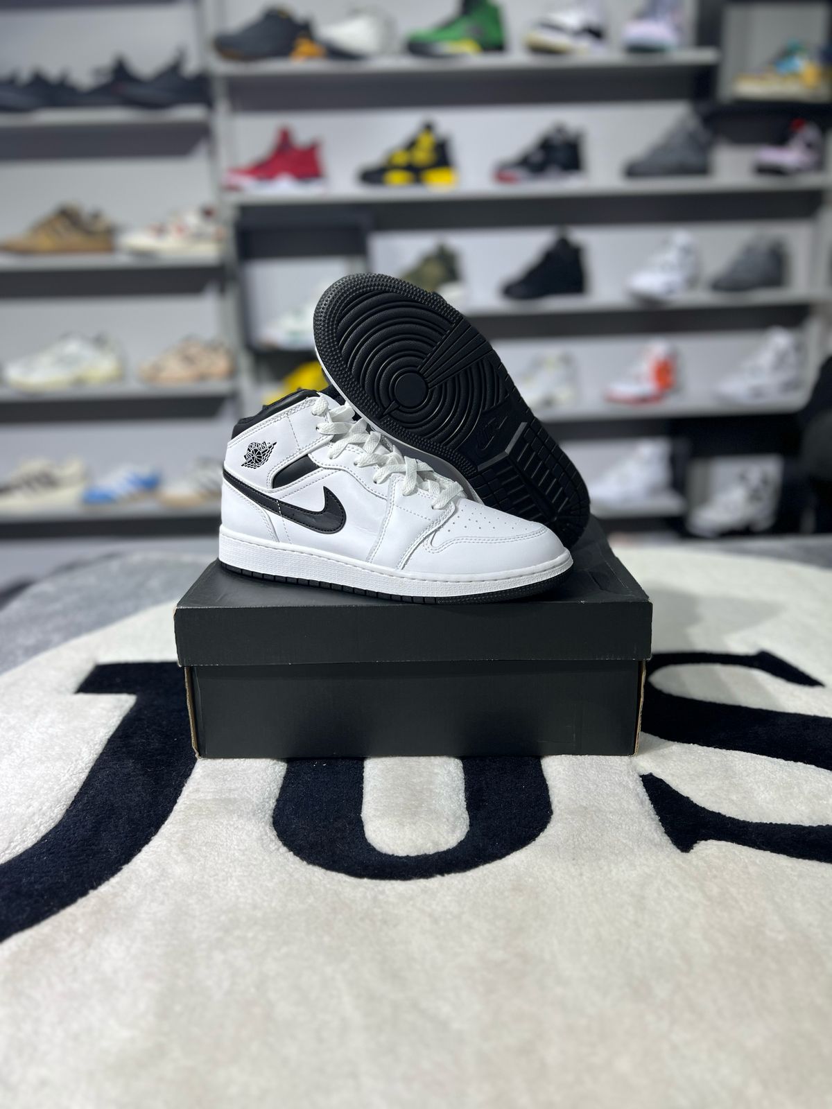 Jordan 1 Mid Reverse Panda