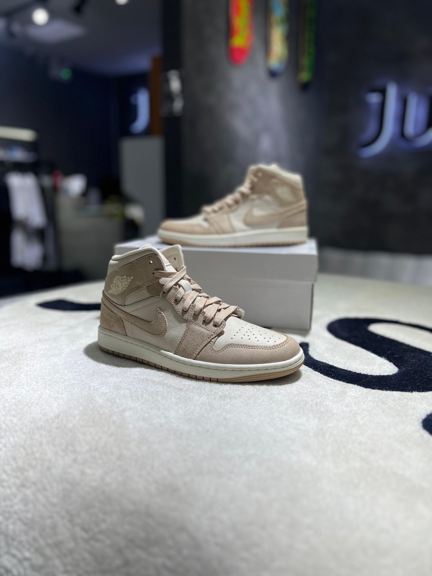 Jordan 1 Mid SE Legend Light Brown