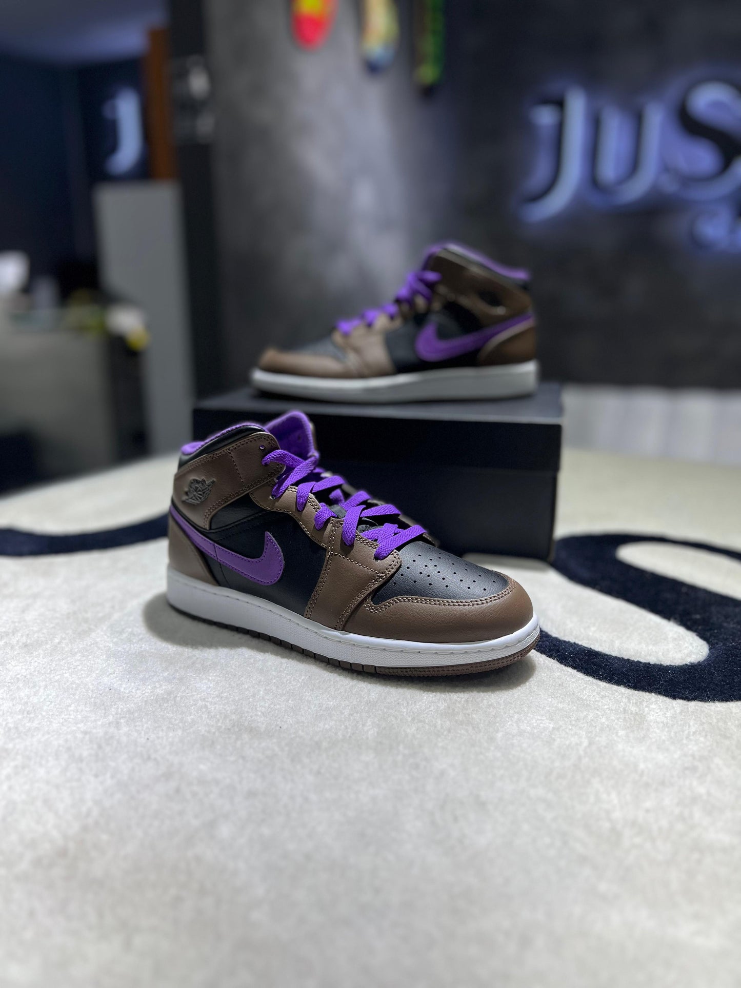 Jordan 1 Mid Palomino Wild Berry
